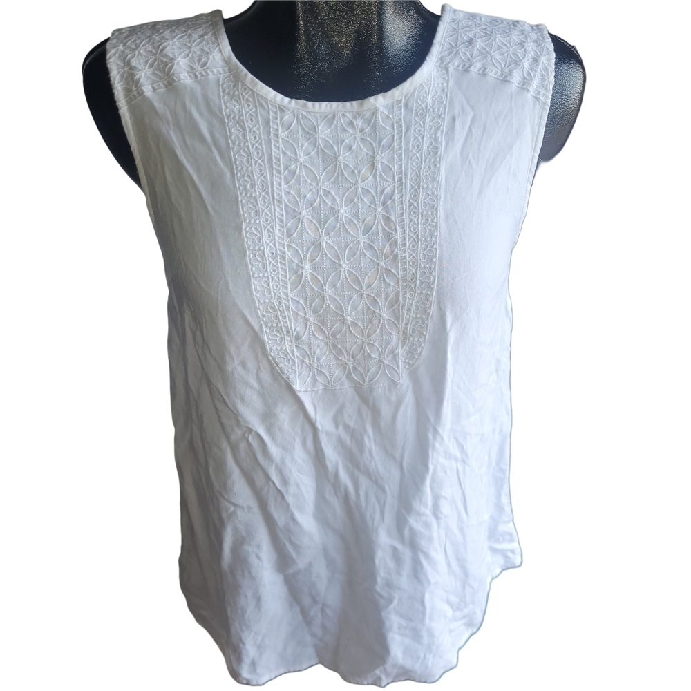 Silver Jeans Co White Sleeveless Top With Button Closure At Back Size M
